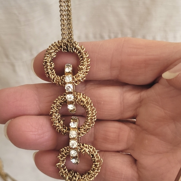 32" Jeweled Connections with Twisted Rings - Picture 5 of 15